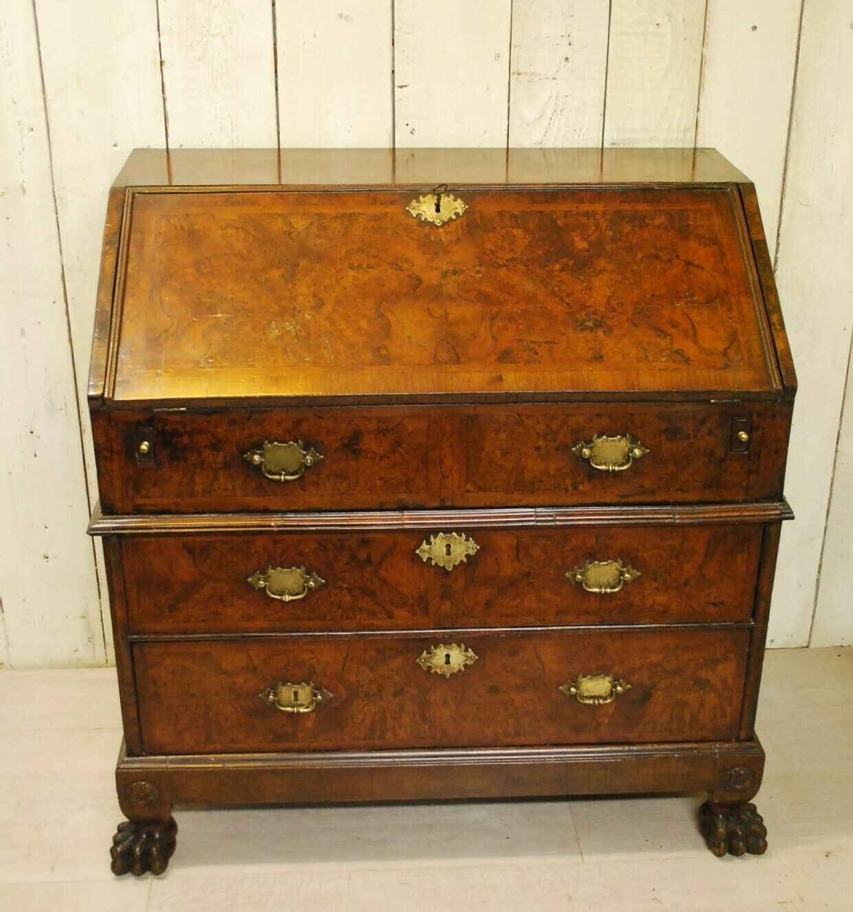 photo vinterior Antique Walnut Queen Anne Period Writing Bureau