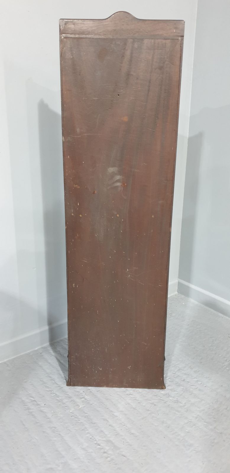 photo vinterior Mahogany Cabinet Of Small Proportions