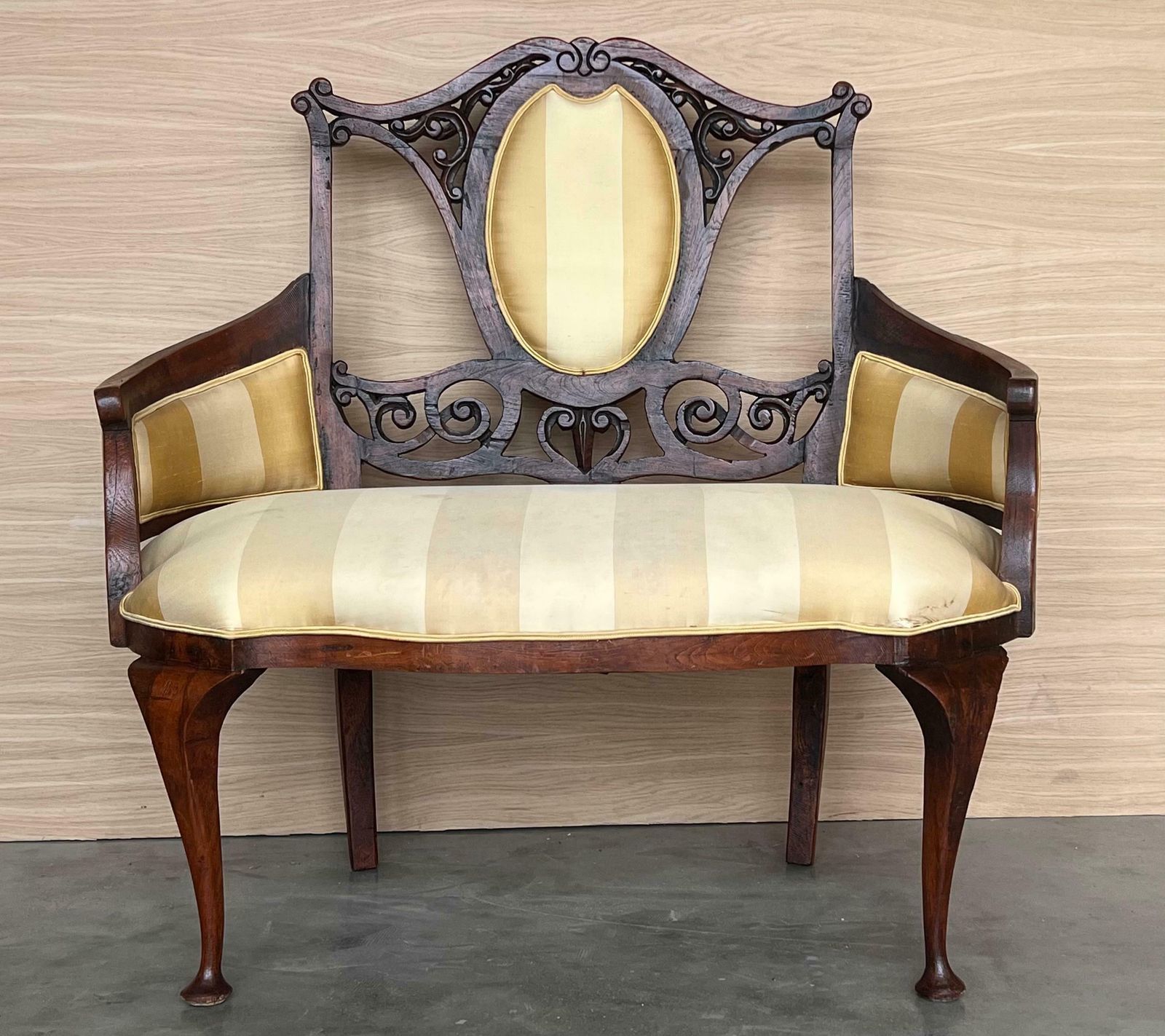 Paire de grands fauteuils Art Nouveau en noyer photo furniture