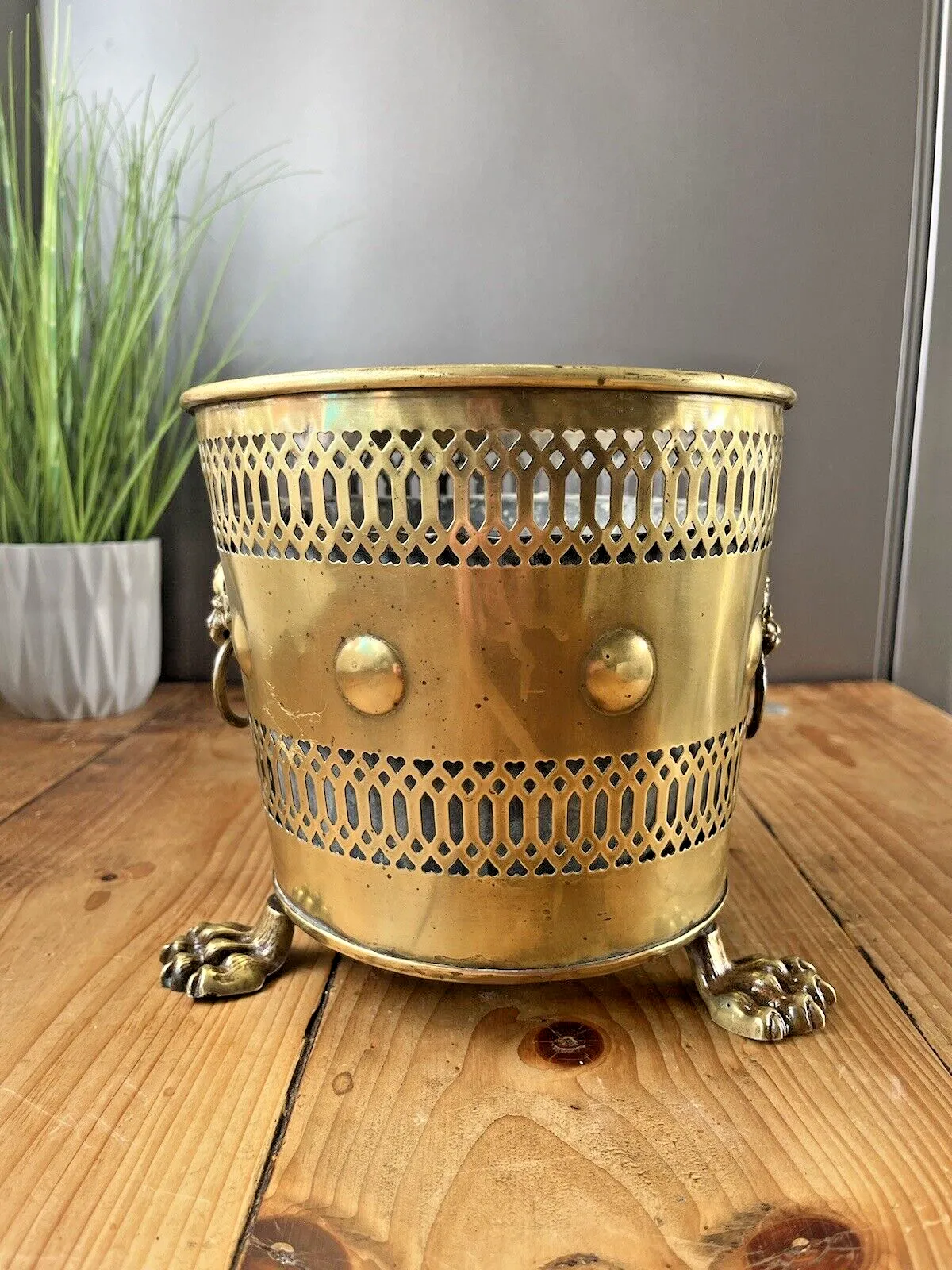 Quality Antique Brass Lions Head & Paw Planter Jardiniere / Champagne Ice Bucket photo vintage