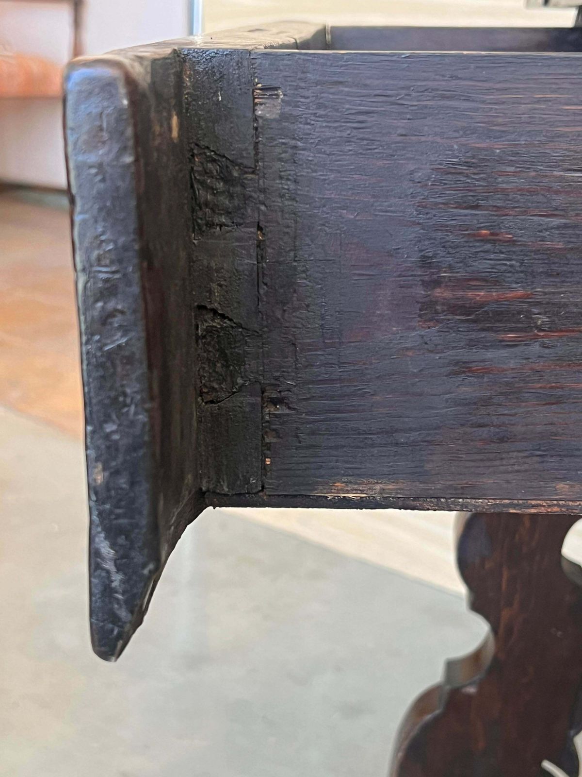 3433.0 Console espagnole du XVIIIe siècle, tiroirs sculptés et quincaillerie d'époque photo