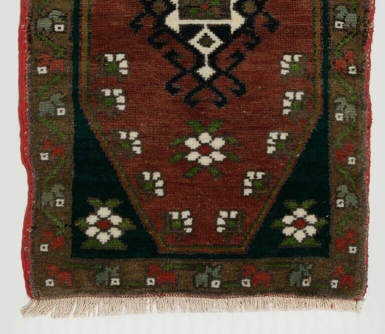 Tapis d'appoint vintage turc fait main, 17 x 30 in, tapis de porte, tapis de bain, revêtement de sol photo for sale
