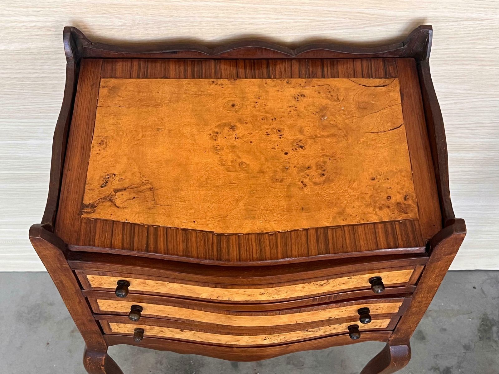 photo for sale Tables de chevet françaises en noyer à trois tiroirs, années 1940, lot de 2