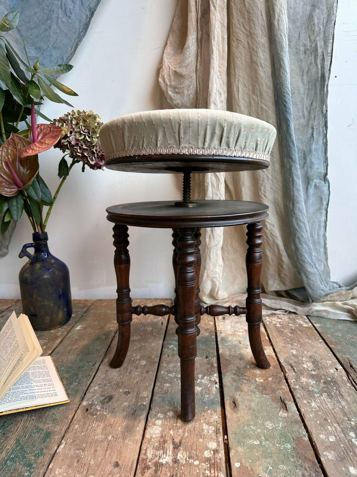 Antique English Mahogany Rise And Fall Piano Stool In Mahogany Dating 1890 photo vinterior