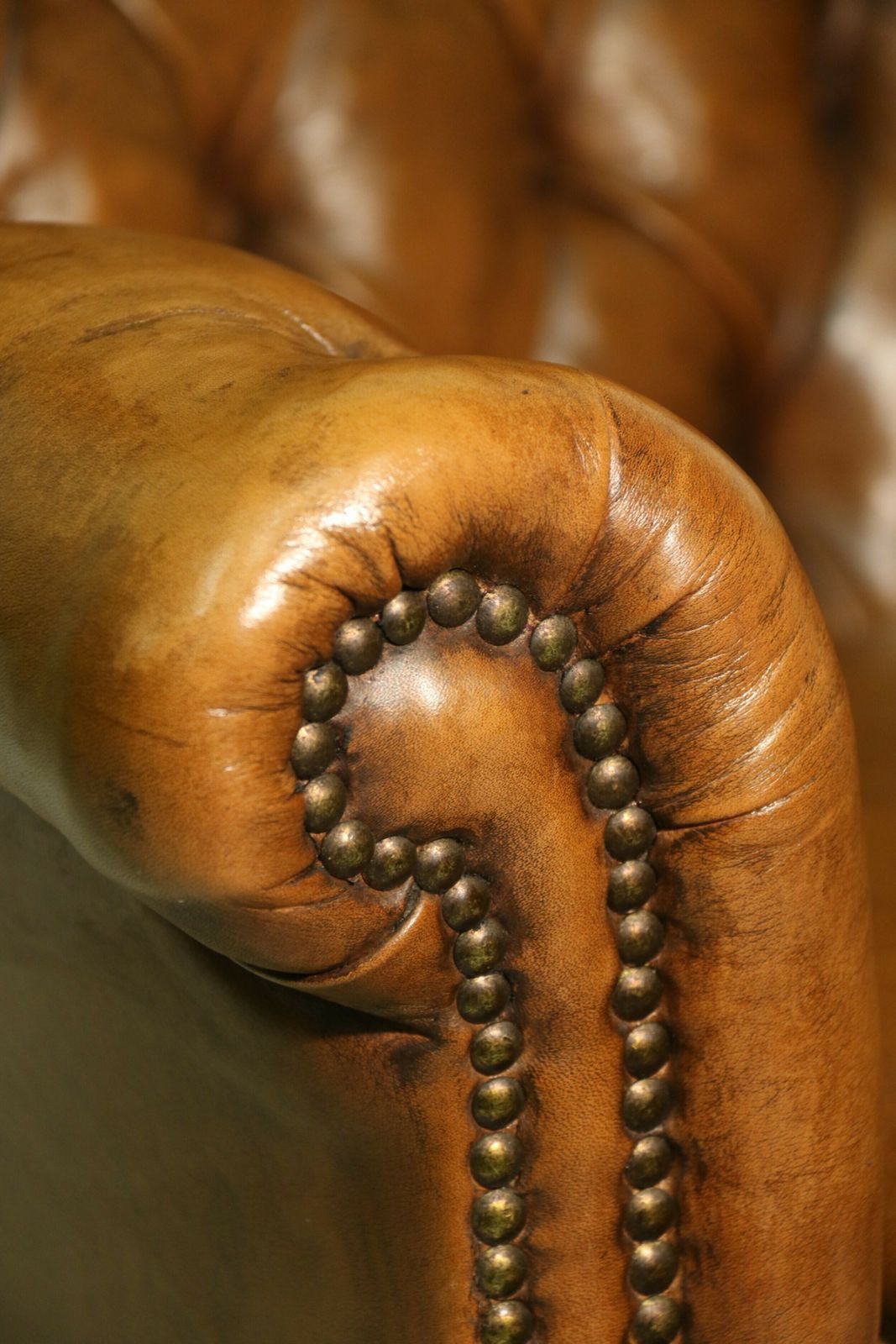 photo vinterior A Rare 18th Century Deep Buttoned Leather Wing Backed Arm Chair Circa 1770