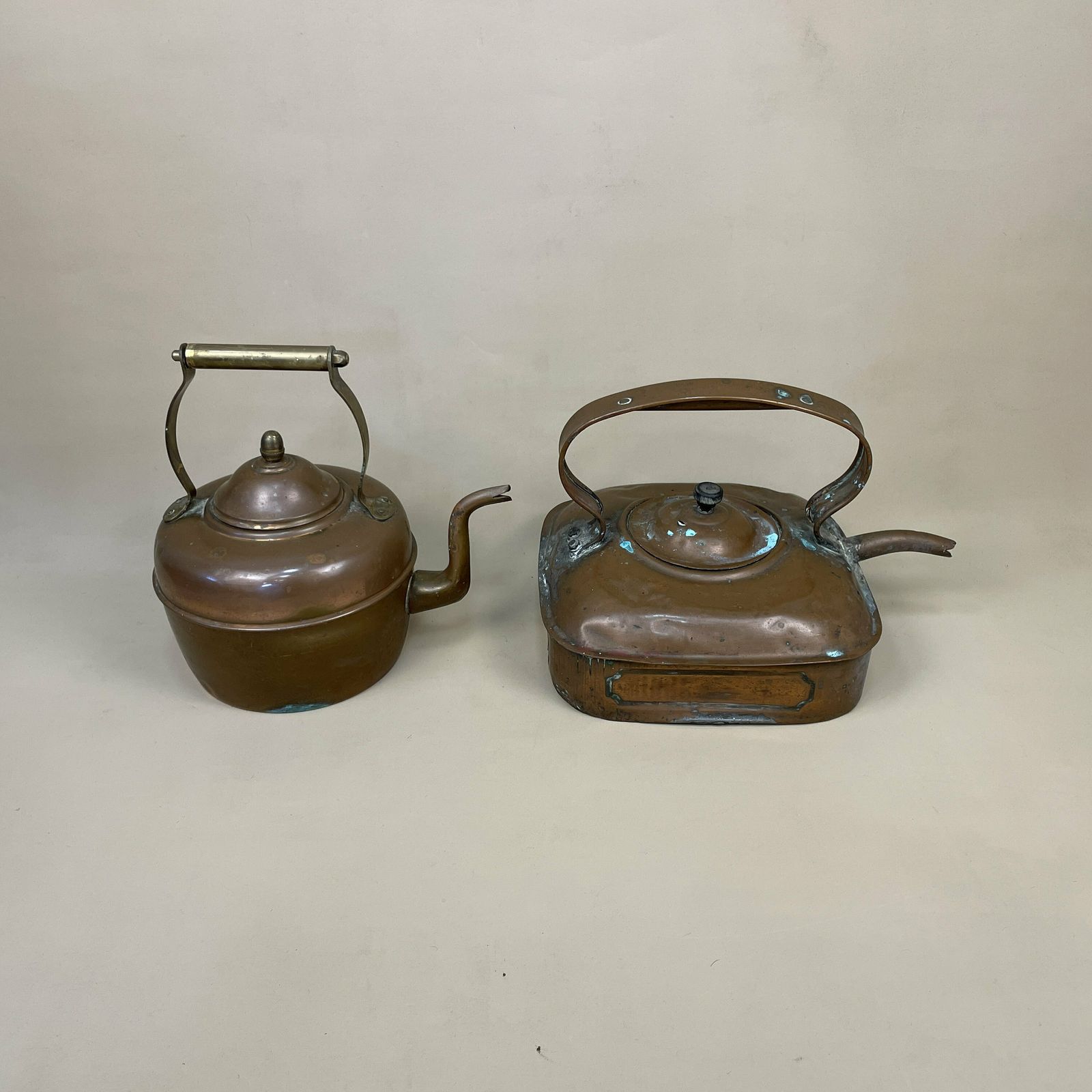 2 Antique Copper Kettles Tea Pots Kettle Lidded Handle Vintage Kitchen Teapot Teapots Retro photo for sale