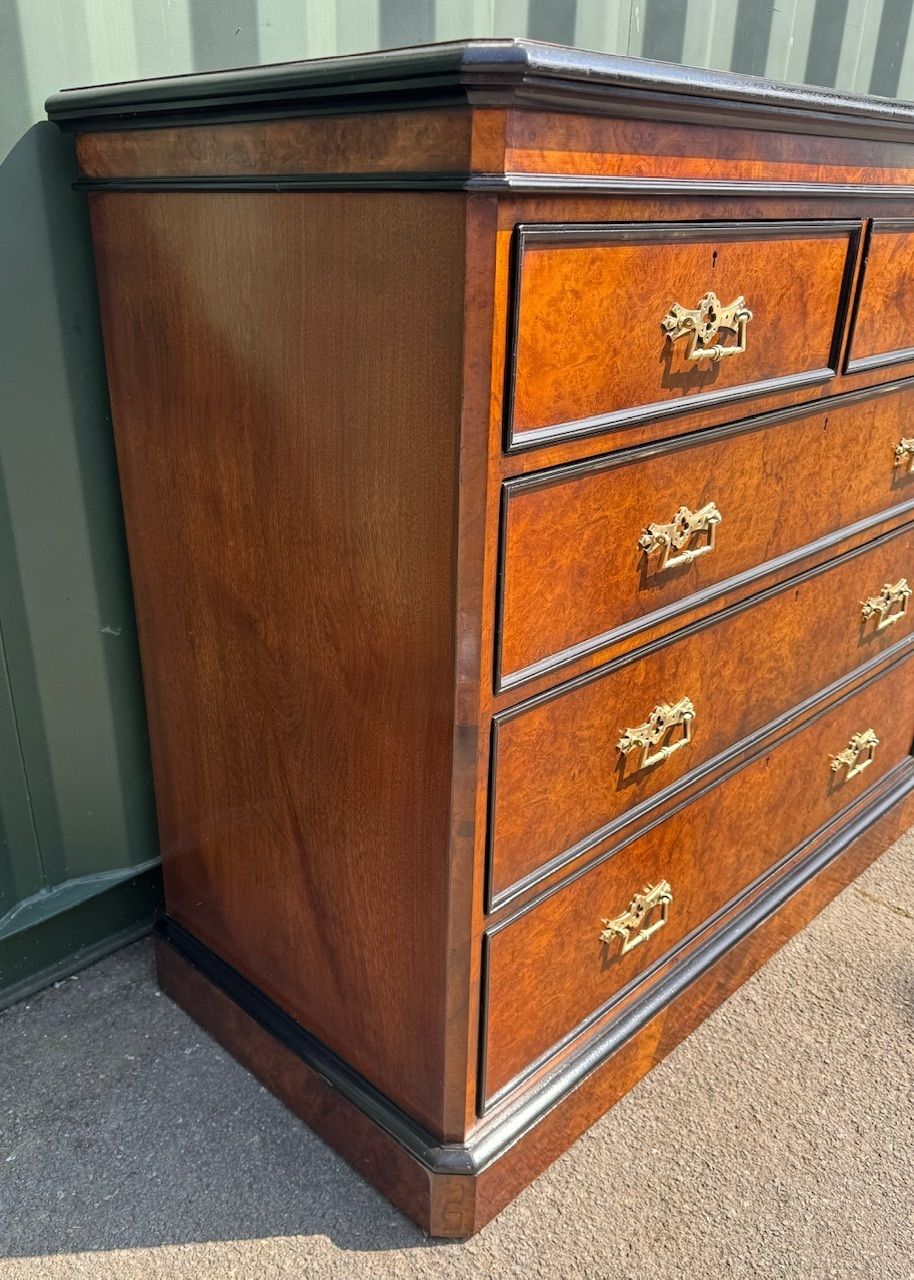photo vinterior Stunning Quality 19th Century Burr Walnut Chest Of Drawers