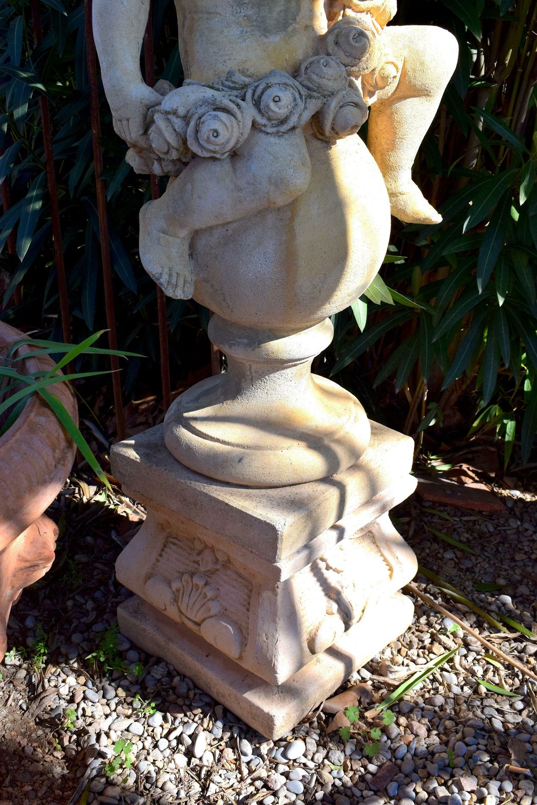 photo furniture Pair Of 20th Century Garden Cherubs On Square Plinths