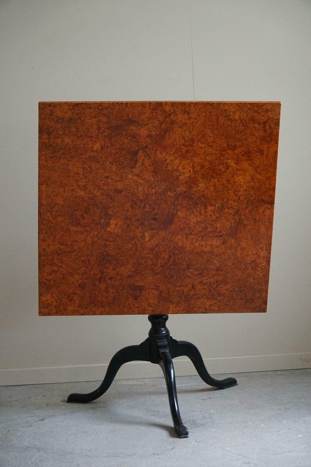 photo vinterior Handcrafted Square Antique Drop Leaf Table In Burl Wood, Swedish, 19th Century