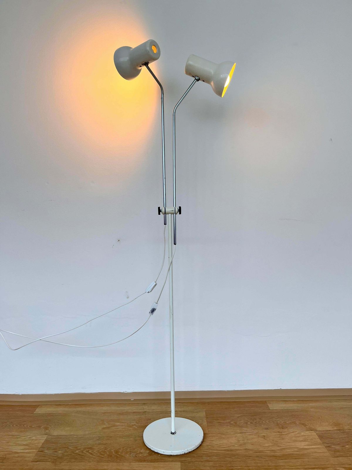Mid-Century verstelbare designvloerlamp van Napako, jaren 1970 photo vinterior
