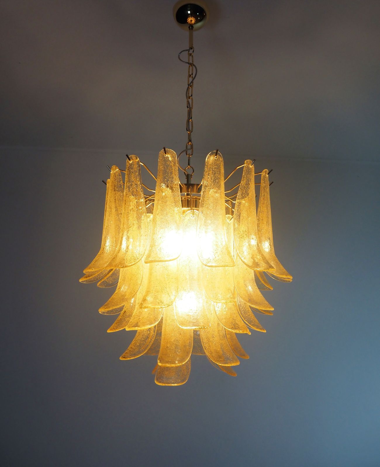 photo vinterior Italian Vintage Murano Chandelier   Mazzega   41 Gold Glass Petals