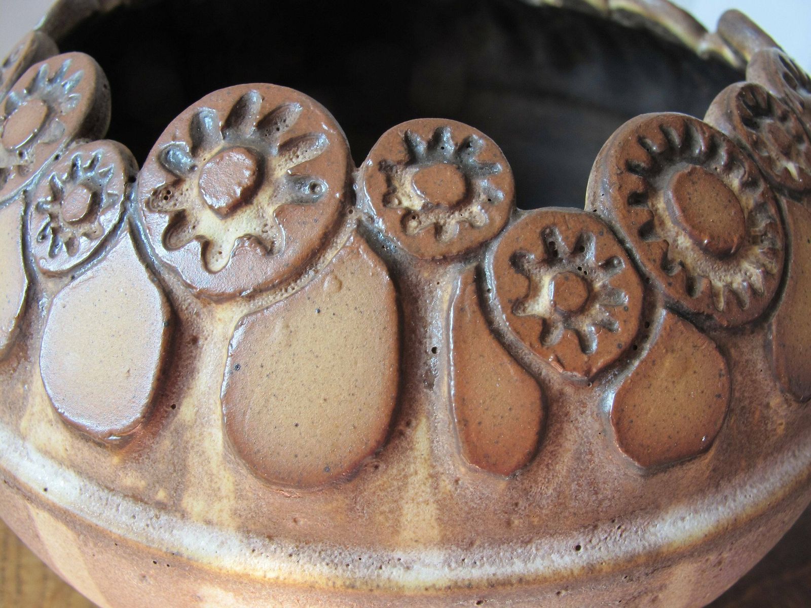 Stunning Large Stoneware Studio Pottery Vase Or Planter. Pot Bellied Vase With Lovely Incised Flower Decoration. Shelf Pottery Halifax photo Home Decor