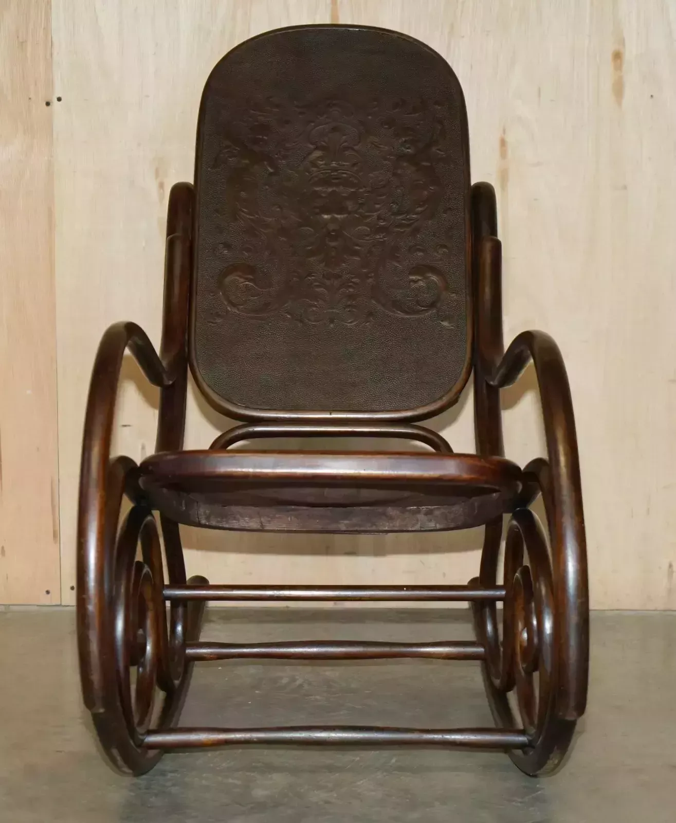 Exquisite Victorian Thonet Rocking Chair With Cherub Carved Back & Seat Panels photo for sale
