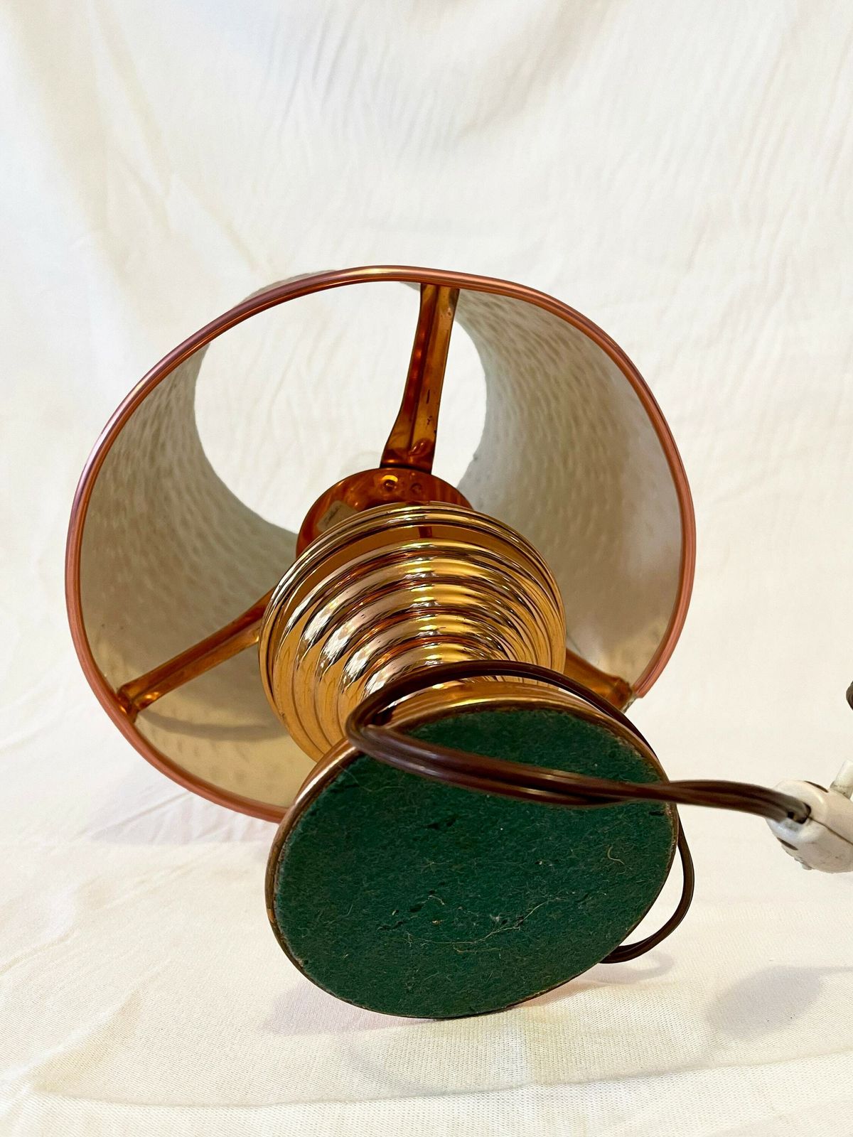 Art Deco 1930's Vintage Hammered Copper Retro Lampshade And Base Full Working Order. photo vinterior