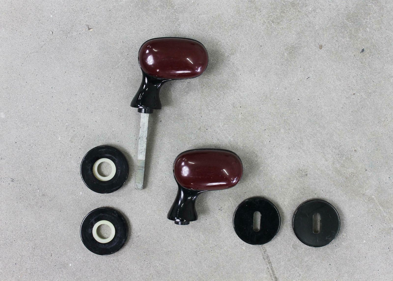 Luigi Caccia Dominioni Set Of Seven Handels In Black And Red Abs By Olivari 1975 photo for sale