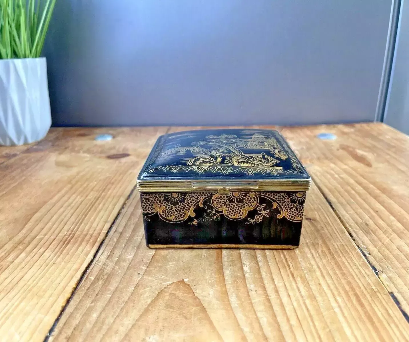 Antique Porcelain Black & Gold Chinoiserie Oriental Hinged Lid Box Thomas Goode photo for sale