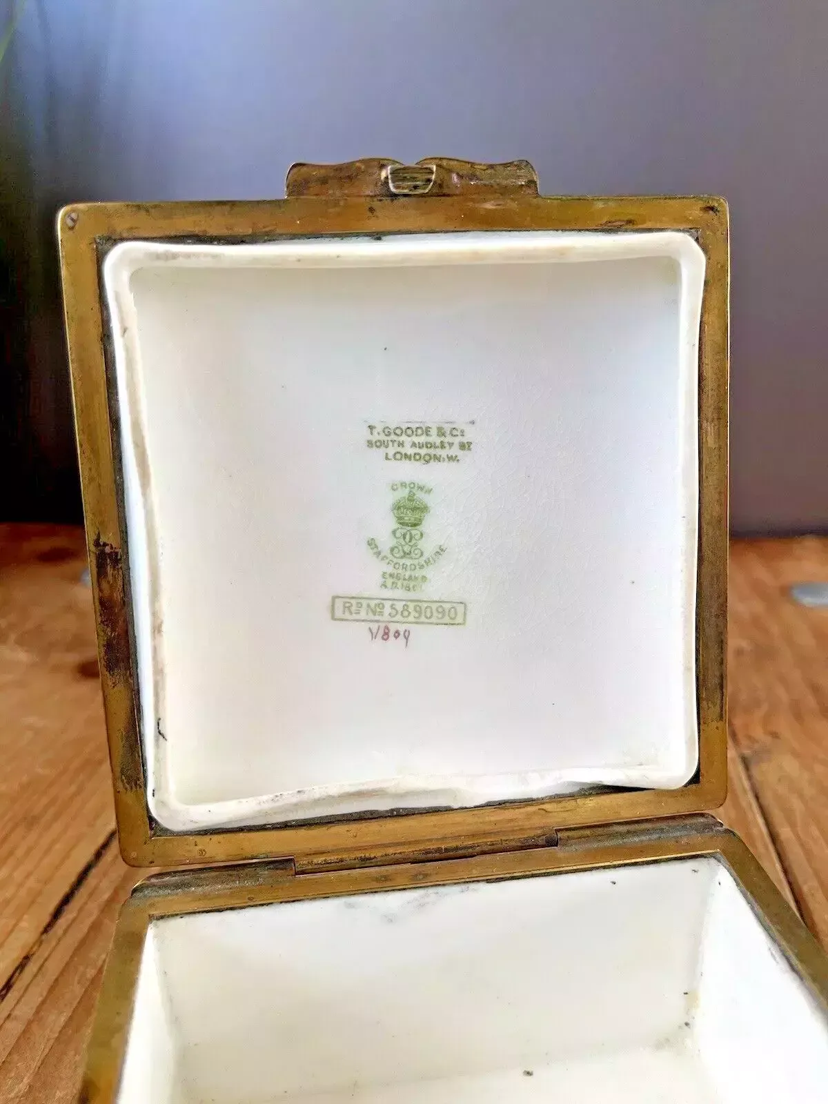 125.0 Antique Porcelain Black & Gold Chinoiserie Oriental Hinged Lid Box Thomas Goode photo