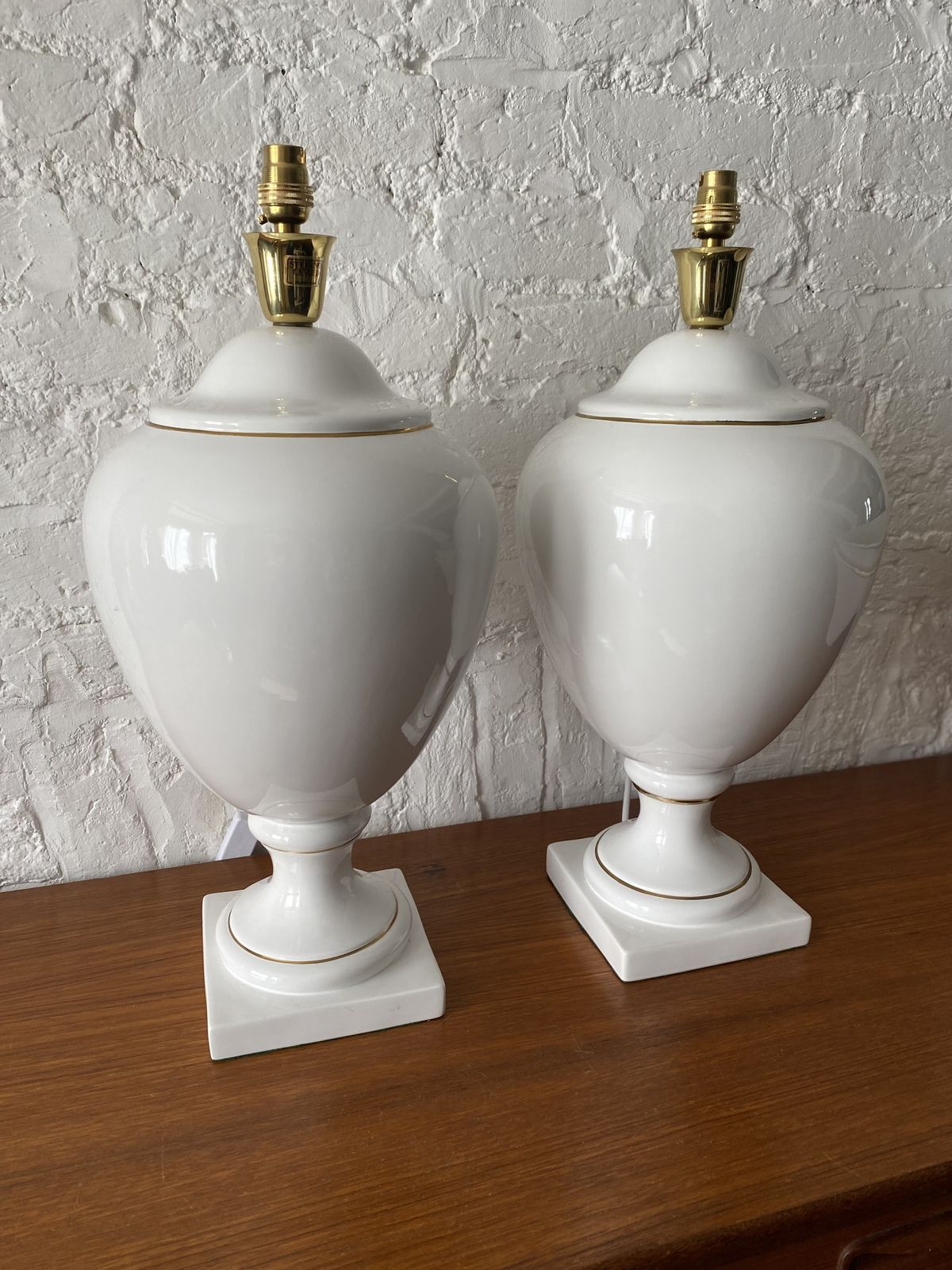 Pair Of White & Gold Ceramic Table Lamps & Shades By Stefano Cevoli, Italian, 1980s photo vintage
