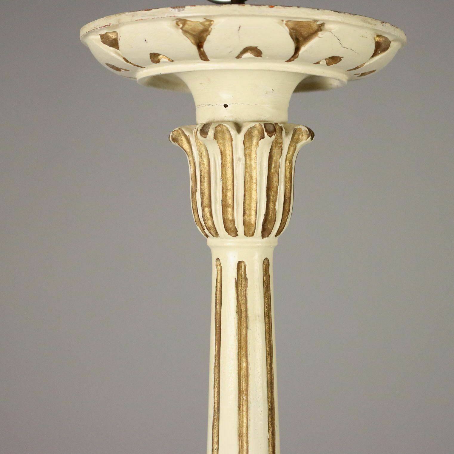 Lampadario In Legno Laccato E Dorato photo Lighting