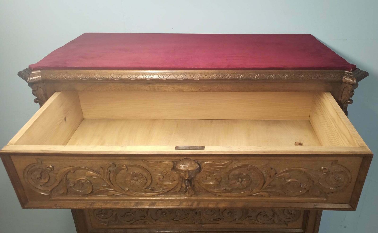 799.0 Antique 19th Century Italian Walnut Chest Of Drawers photo