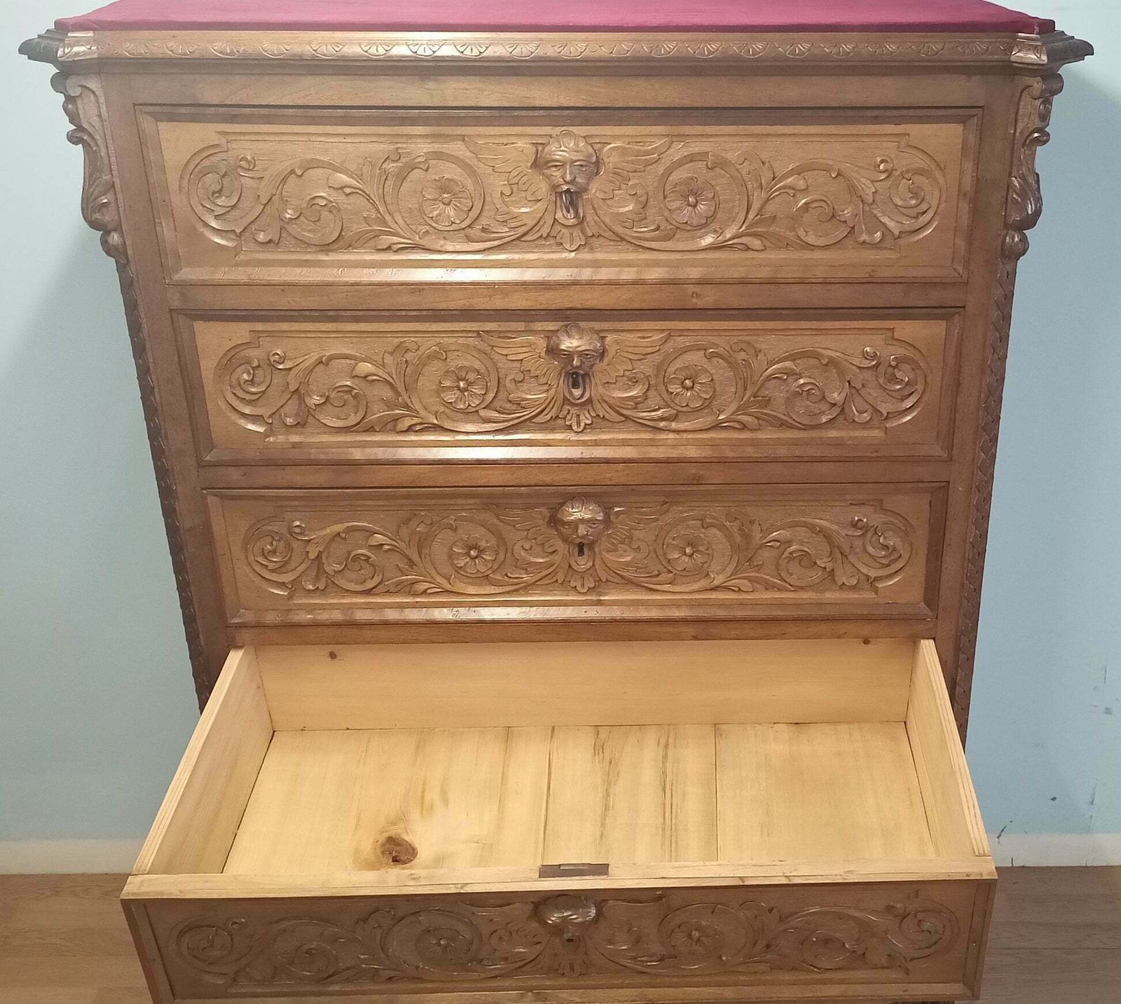 photo vintage Antique 19th Century Italian Walnut Chest Of Drawers