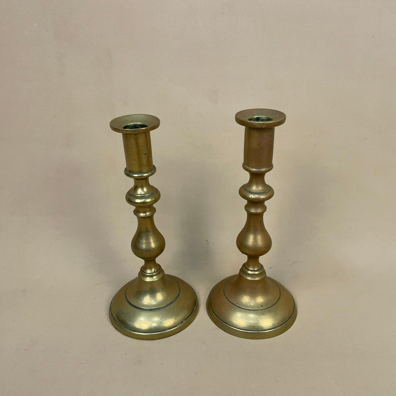 Antique Matching Pair Of Gold Brass Metal Candlestick Candle Stick Vintage Column Taper Dinner Candlesticks Round Base Column Pillar