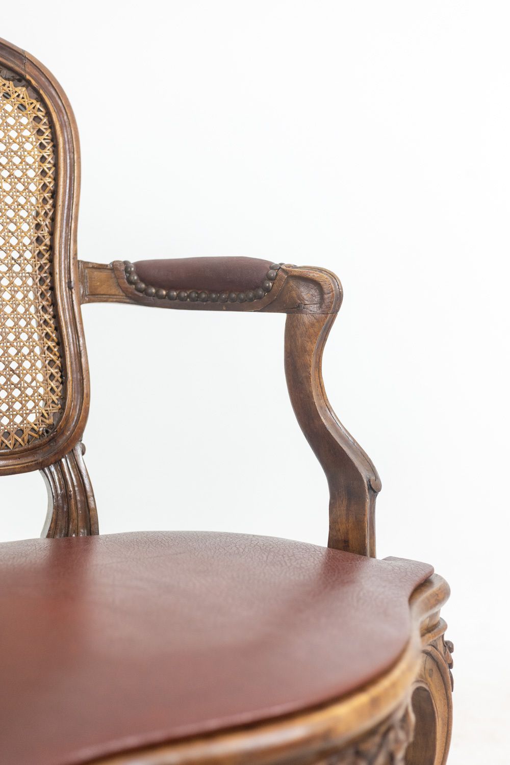 photo vinterior Pair Of “Cabriolet” Armchairs In Walnut And Canework. Louis XV Period. Ls5209325