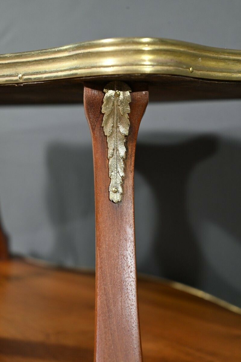 photo vinterior Mahogany Tea Table, Napoleon III Style – Late 19th Century