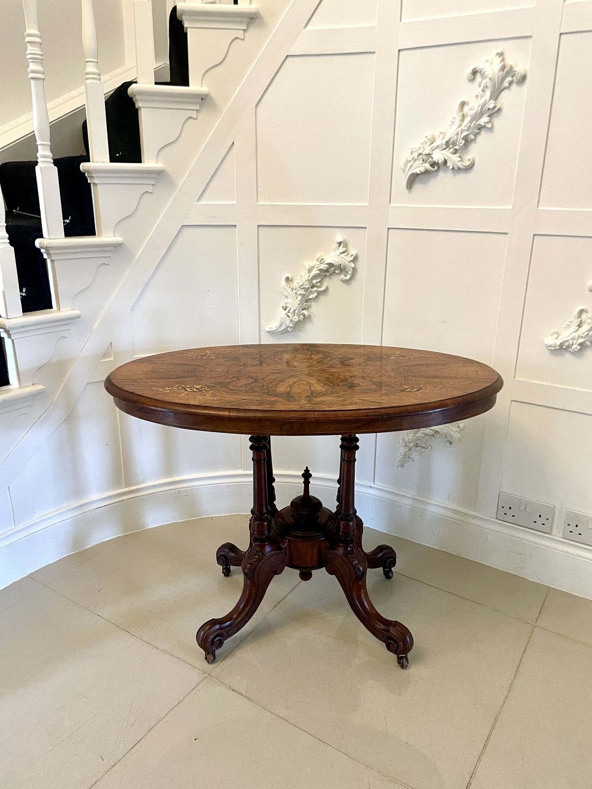 photo vintage Antique 19th Century Quality Inlaid Burr Walnut Oval Centre Table