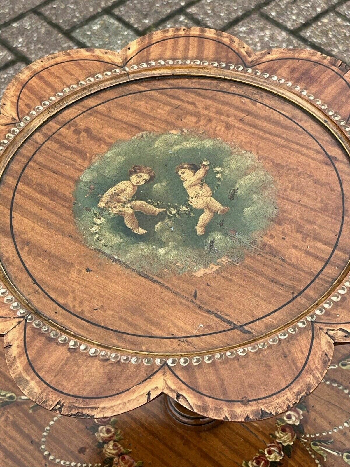 Edwardian Satin Walnut Painted Tea Table, Decorated With Cherubs And Foliage photo vinterior