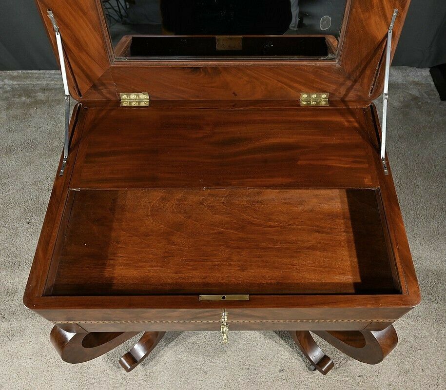 Burl Mahogany Dressing Table, Restoration Period – Early 19th Century photo for sale