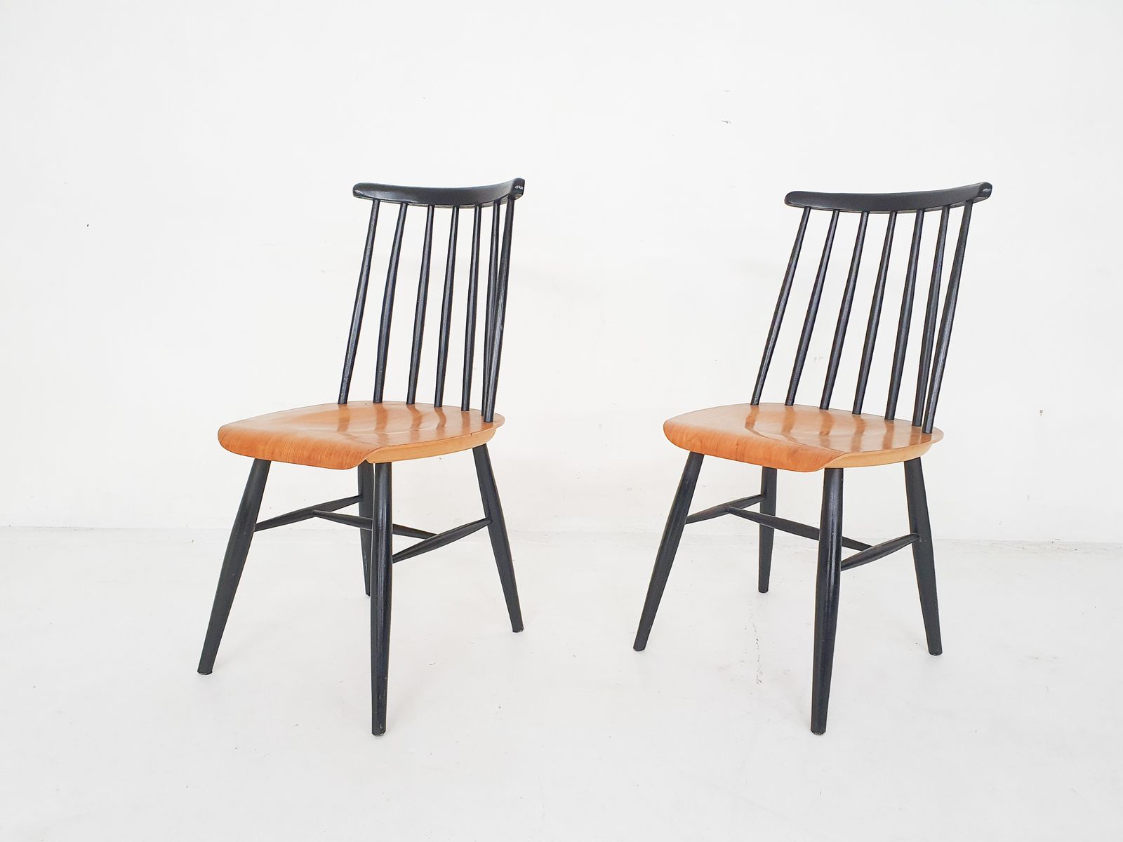 Set Van Twee Stoelen Met Spijlenrug, Nederland, Ca. Jaren 1960 photo furniture