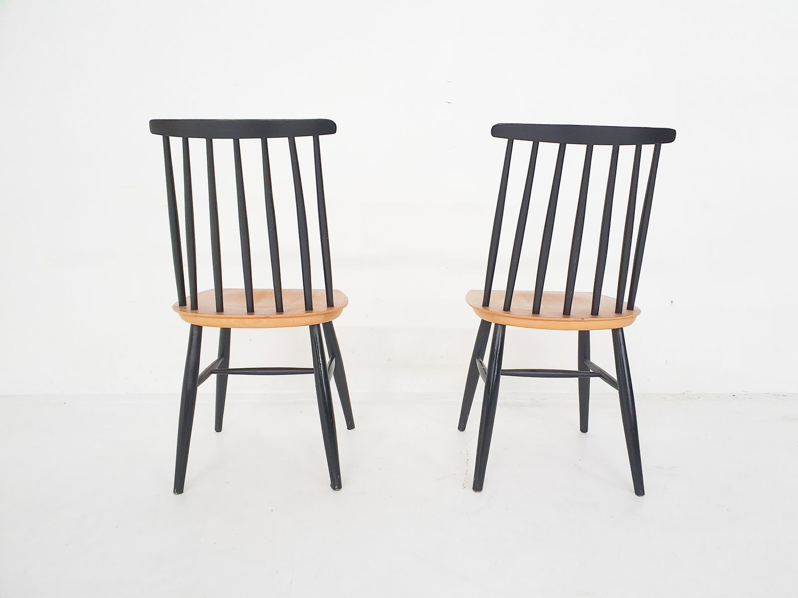 Set Van Twee Stoelen Met Spijlenrug, Nederland, Ca. Jaren 1960 photo Meubels