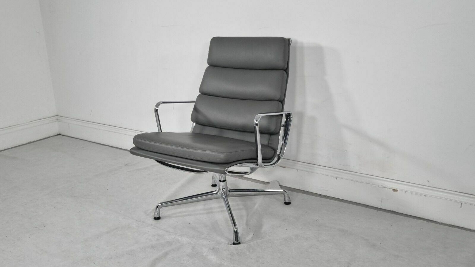 Furniture Pristine Vitra Eames Ea219 Soft Pad Chair In Soft Chair Leather photo