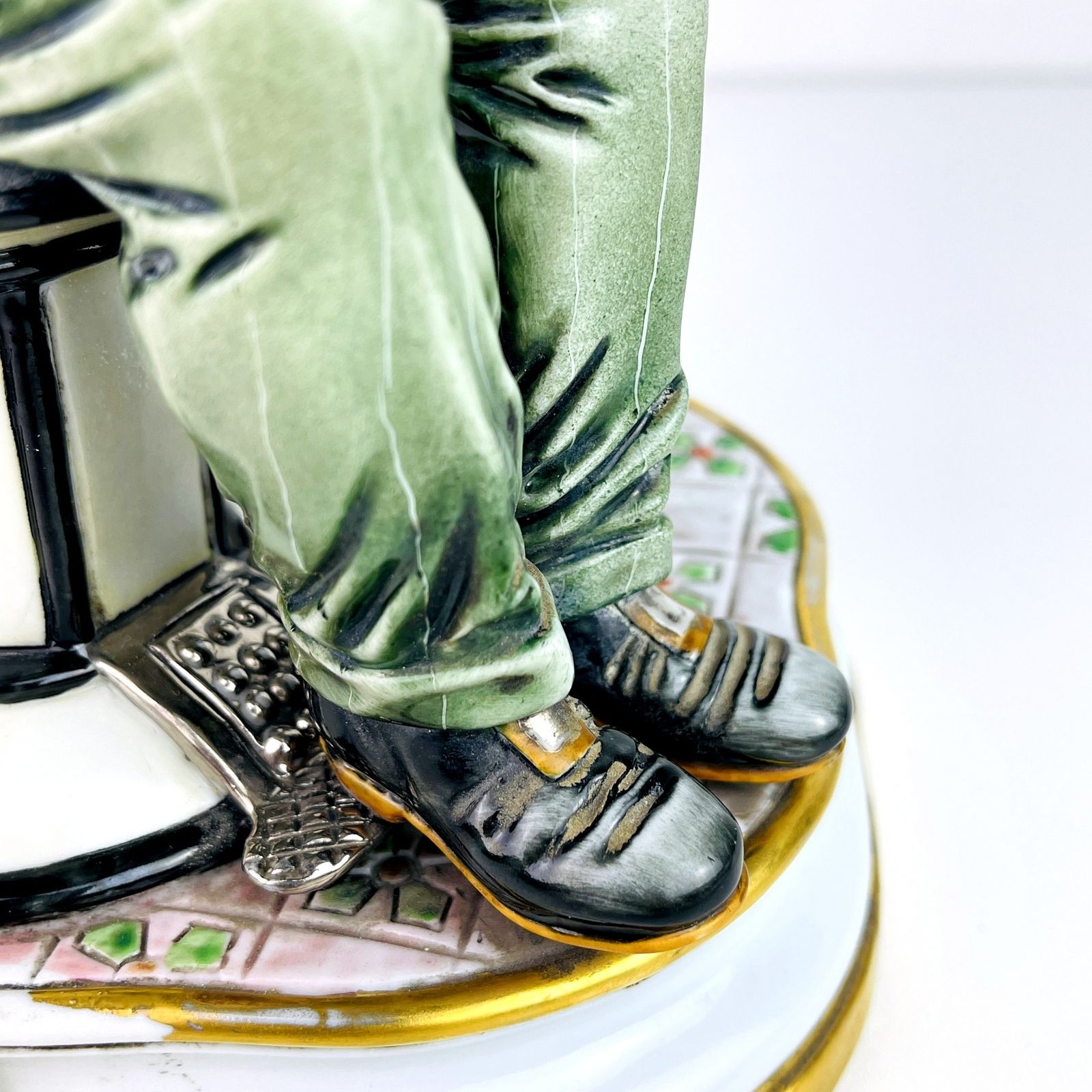 photo vintage Vintage Ceramic Sculpture Of Barber By Capodimonte Italy 1950s