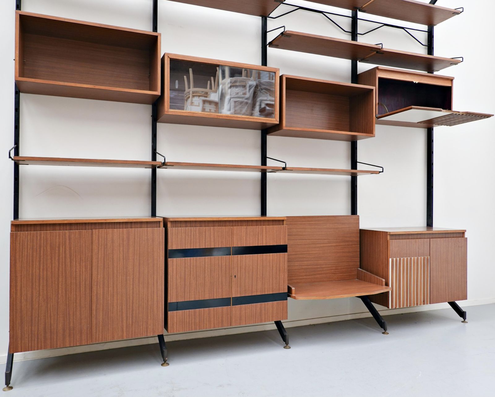 photo vinterior Mid Century Modern Italian Wall Unit Model ”Urio” By Ico Parisi For Mim, 1960s