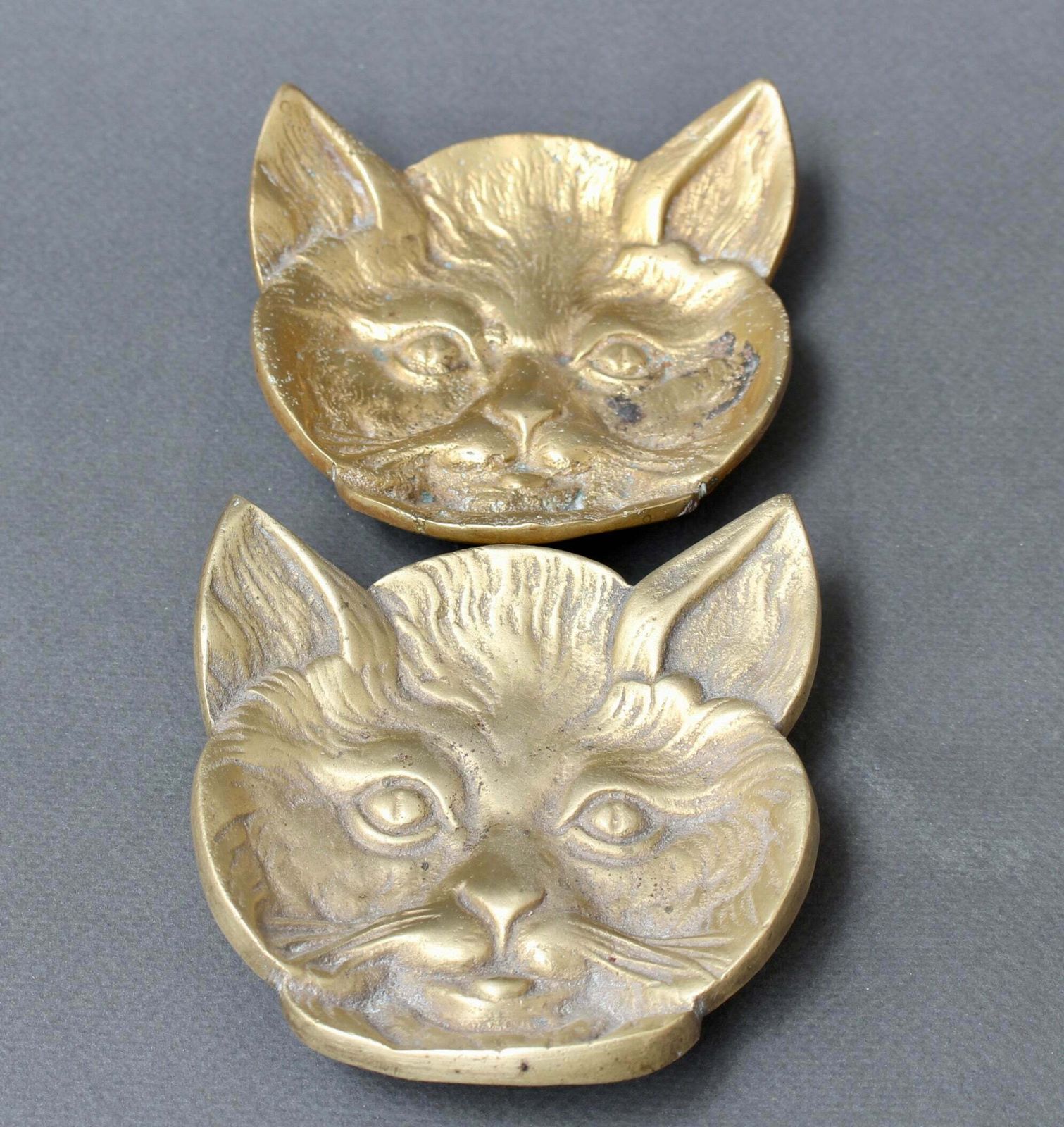 Pair Of Feline Brass Dishes (20th Century) photo vintage