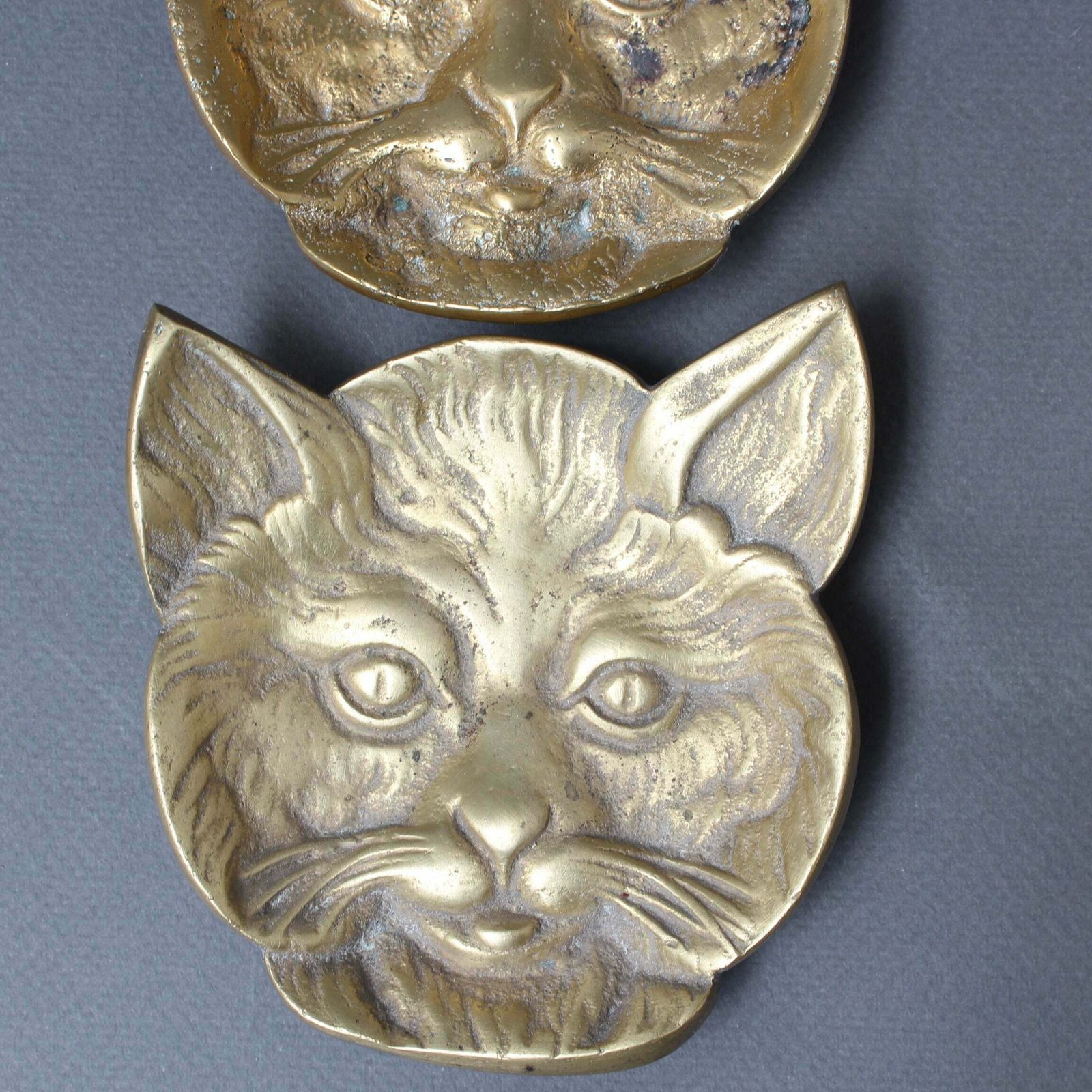 61.0 Pair Of Feline Brass Dishes (20th Century) photo
