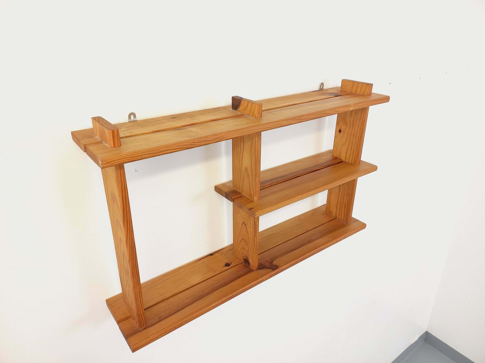 photo furniture Étagère murale en pin 3, années 1980, vintage