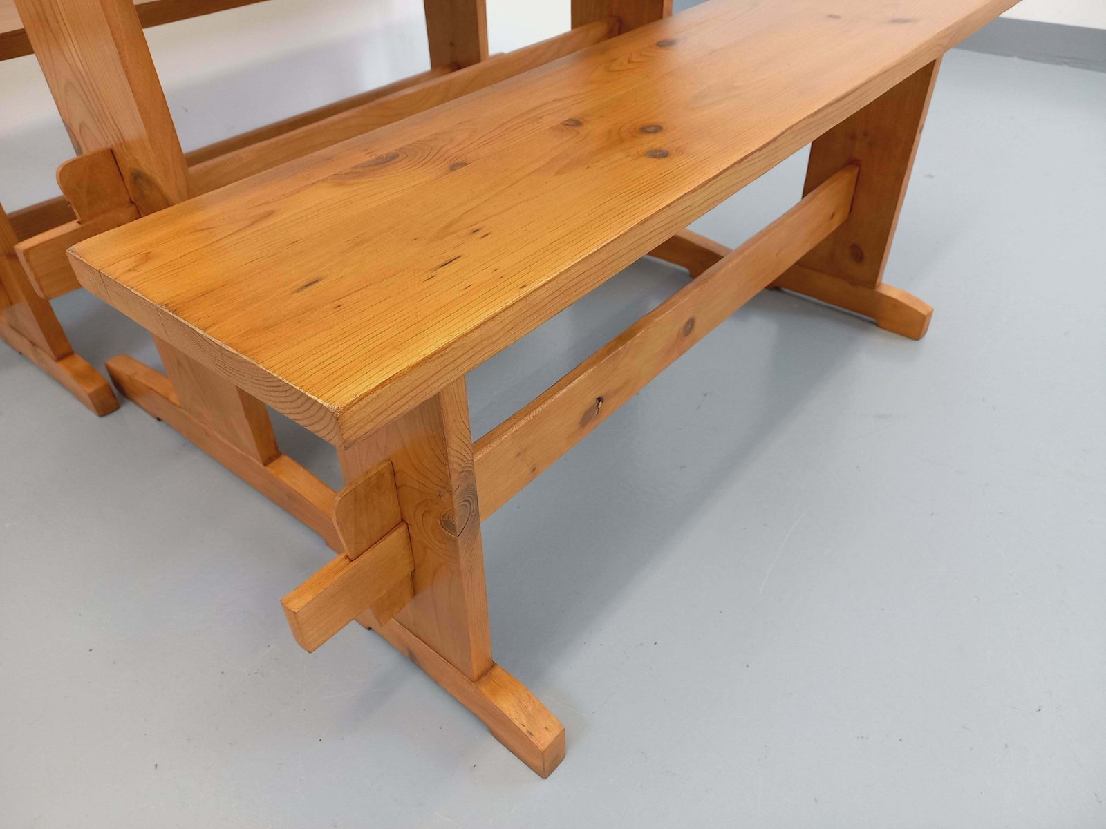 photo vintage Rectangular Table And 2 Fir Benches