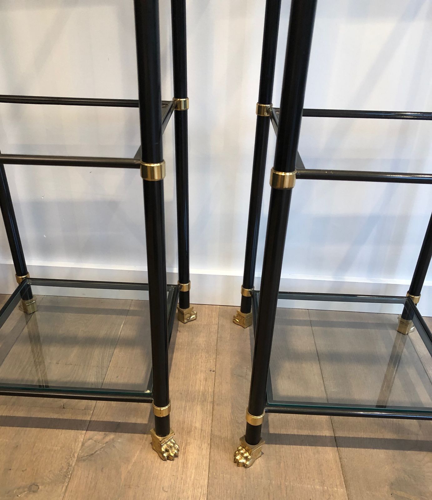 photo vinterior Pair Of Shelves In Black Lacquered Metal And Brass. Guy Lefèvre For Maison Jansen. Around 1970