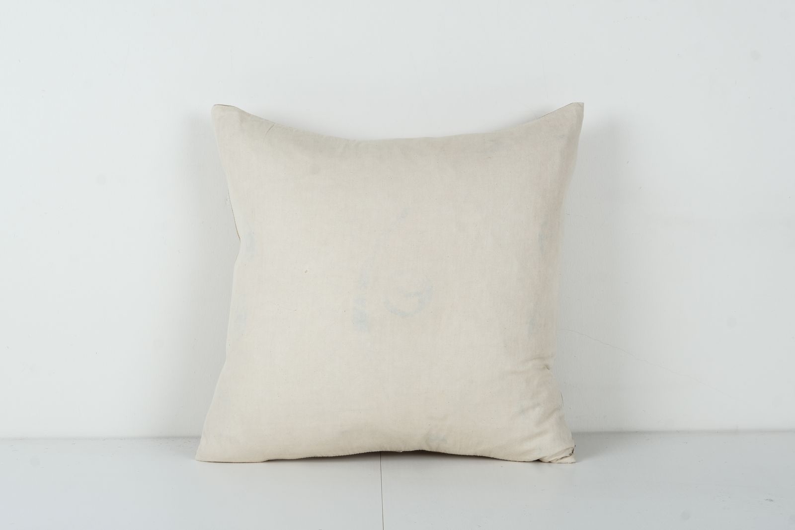 Silk Suzani Cat Pillow Cover, Square Minimalist Animal Pictorial Embroidery Suzani  Cover, Cat Designer Pillow photo furniture