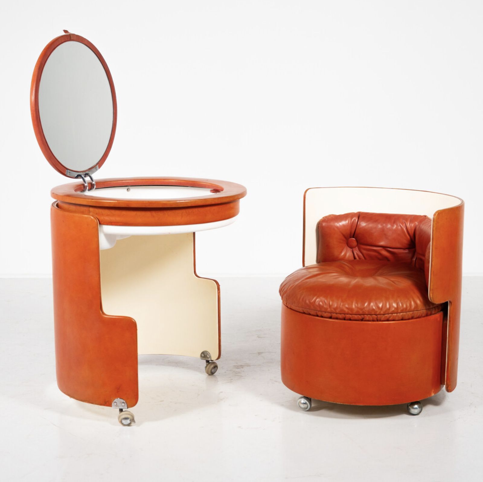 Red Vanity Mod. Dilly Daily By Luigi Massoni For Poltrona Frau, 1968 photo vinterior