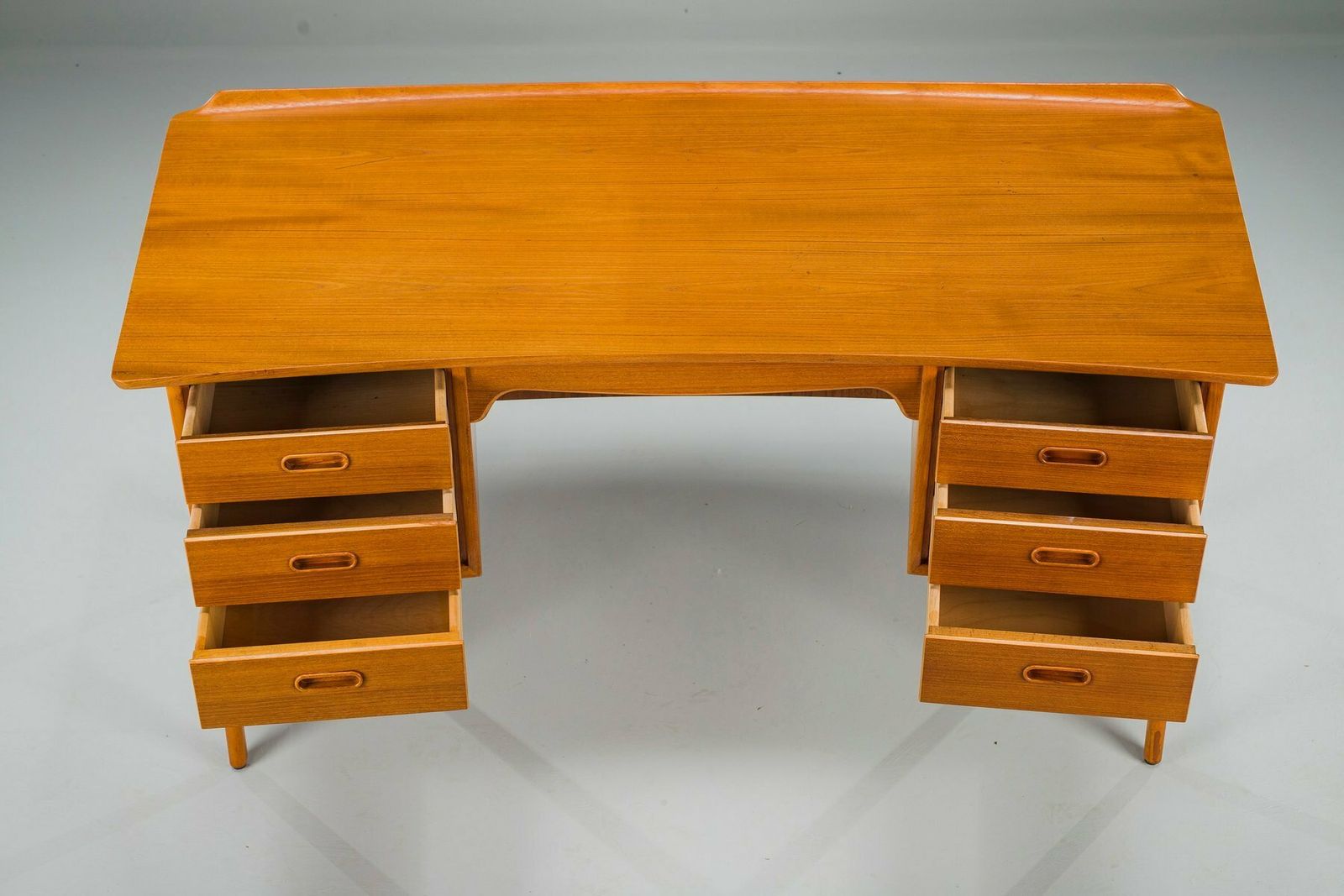 Danish Mid Century Teak Desk By Svend åge Madsen For Sigurd Hansen, 1950s photo vintage