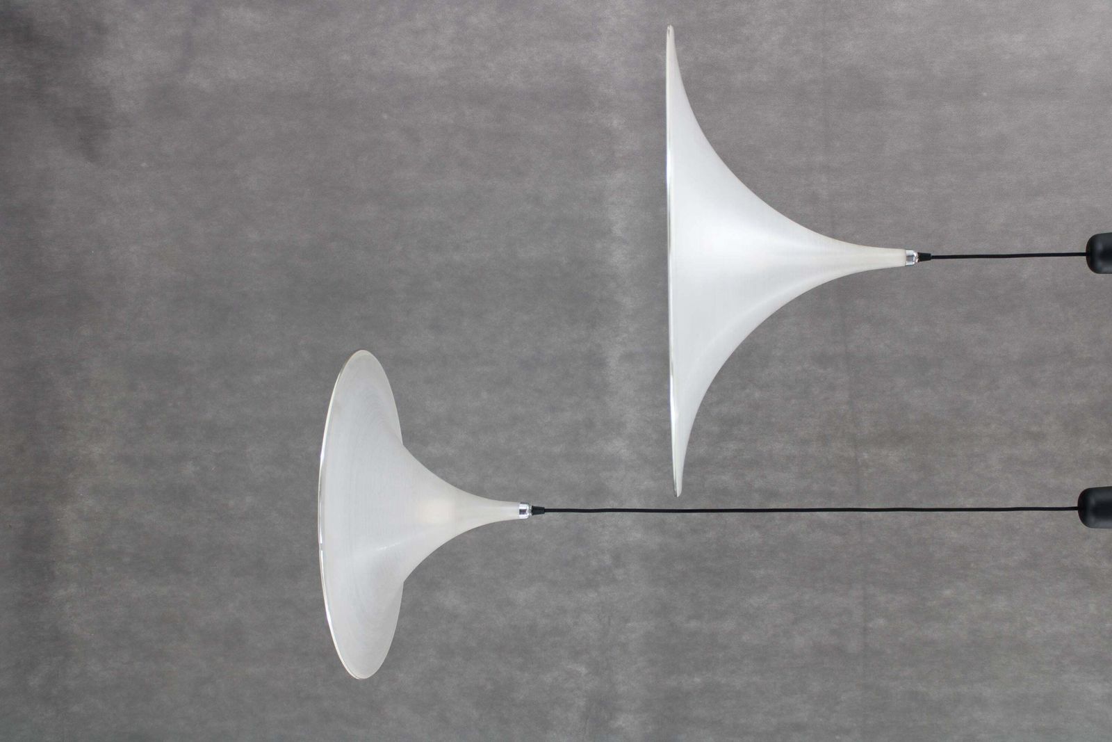 1970s Pair Of Guzzini "Trumpet" Pendant Lamps By Meblo , Italy photo vinterior