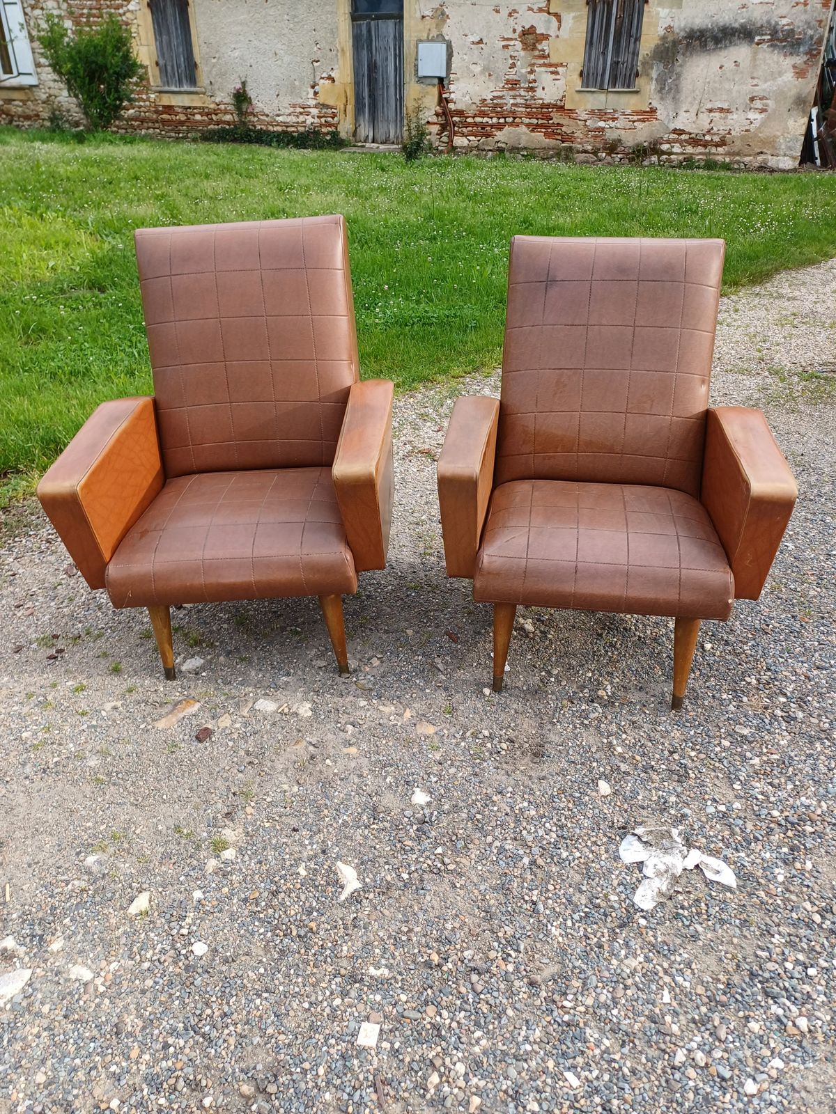 photo vinterior Pair Of Vintage Skai Brown Armchairs