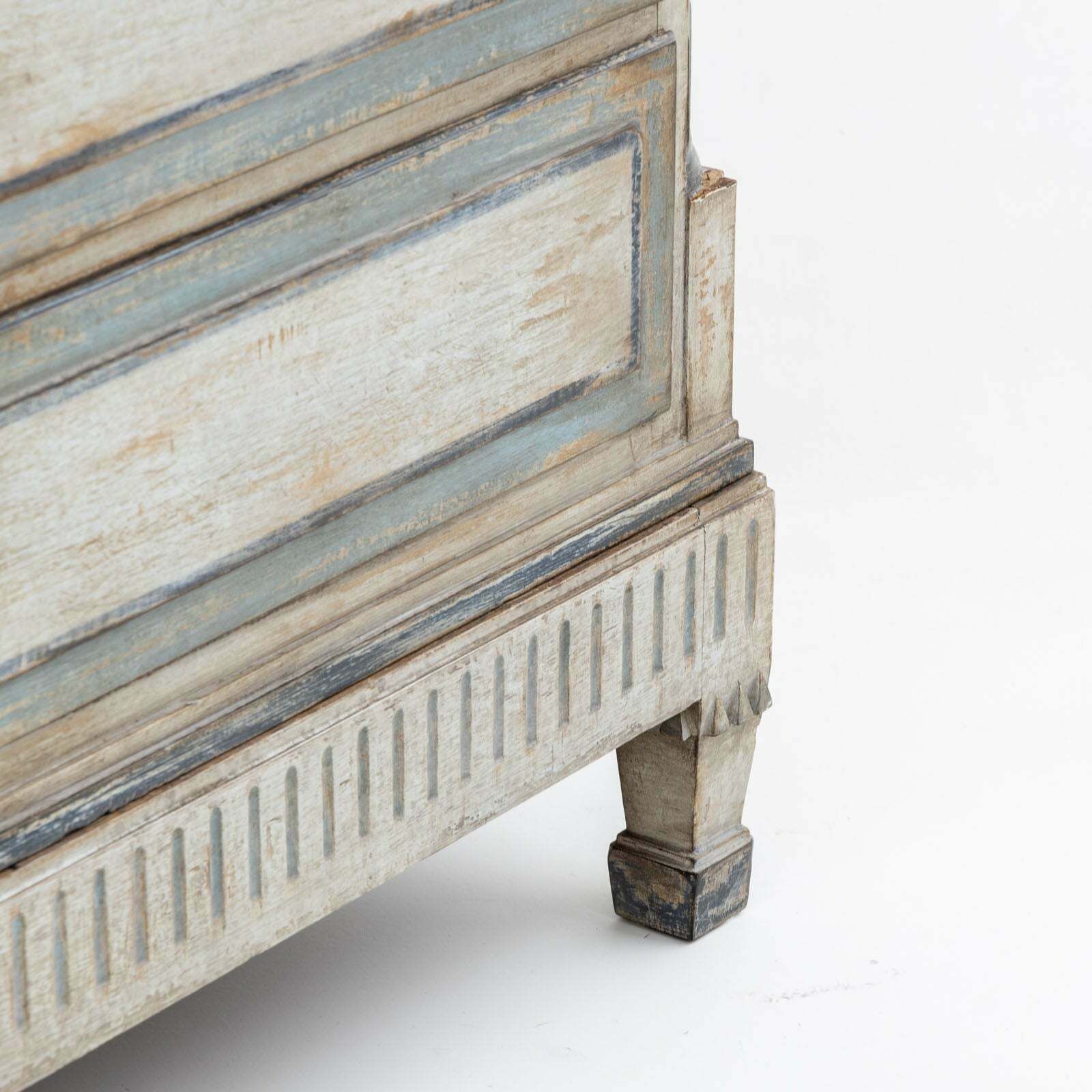 Neoclassical Tall Chest Of Drawers, Scandinavia, Early 19th Century photo vinterior