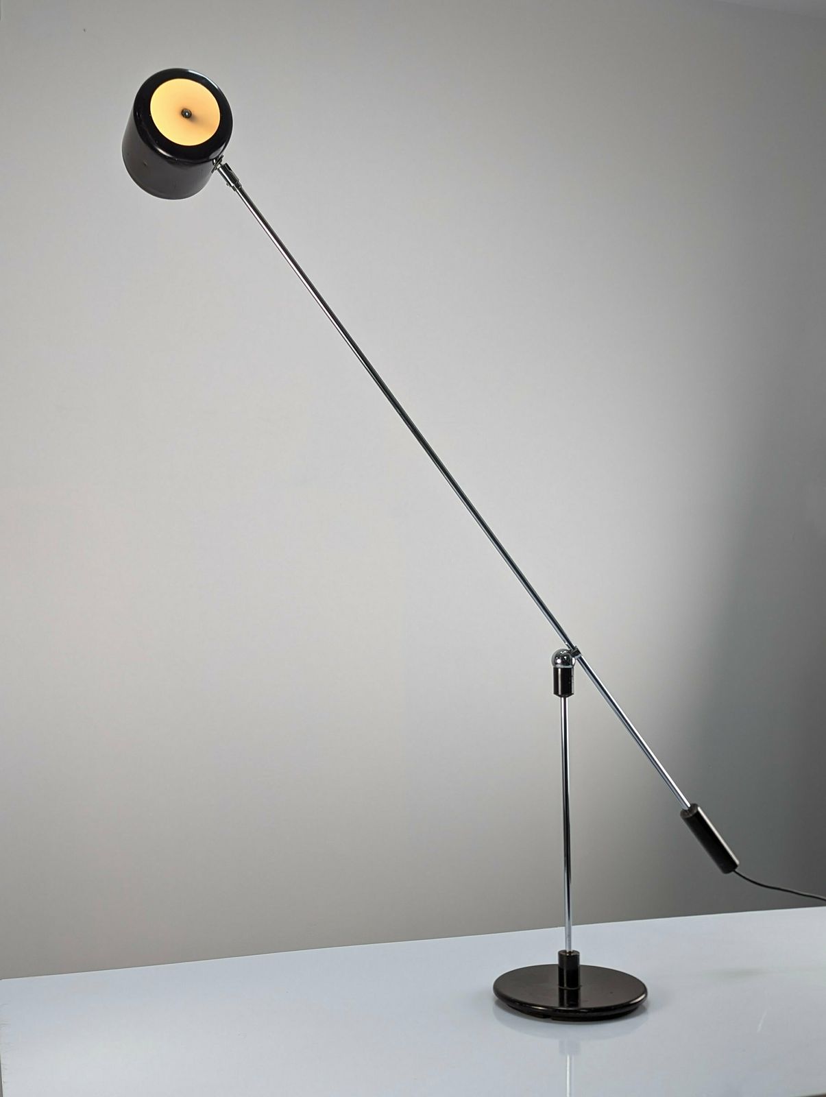 Magneto Floor Lamp By Gilbert Watrous / H. Fillekes 1950s photo furniture
