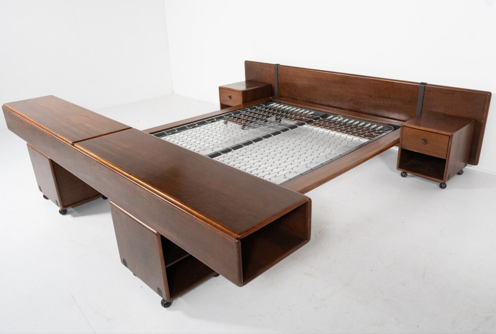 photo vinterior Mid Century Modern Bed With Nightstands By Fabio Lenci For Bernini, Italy, 1970s