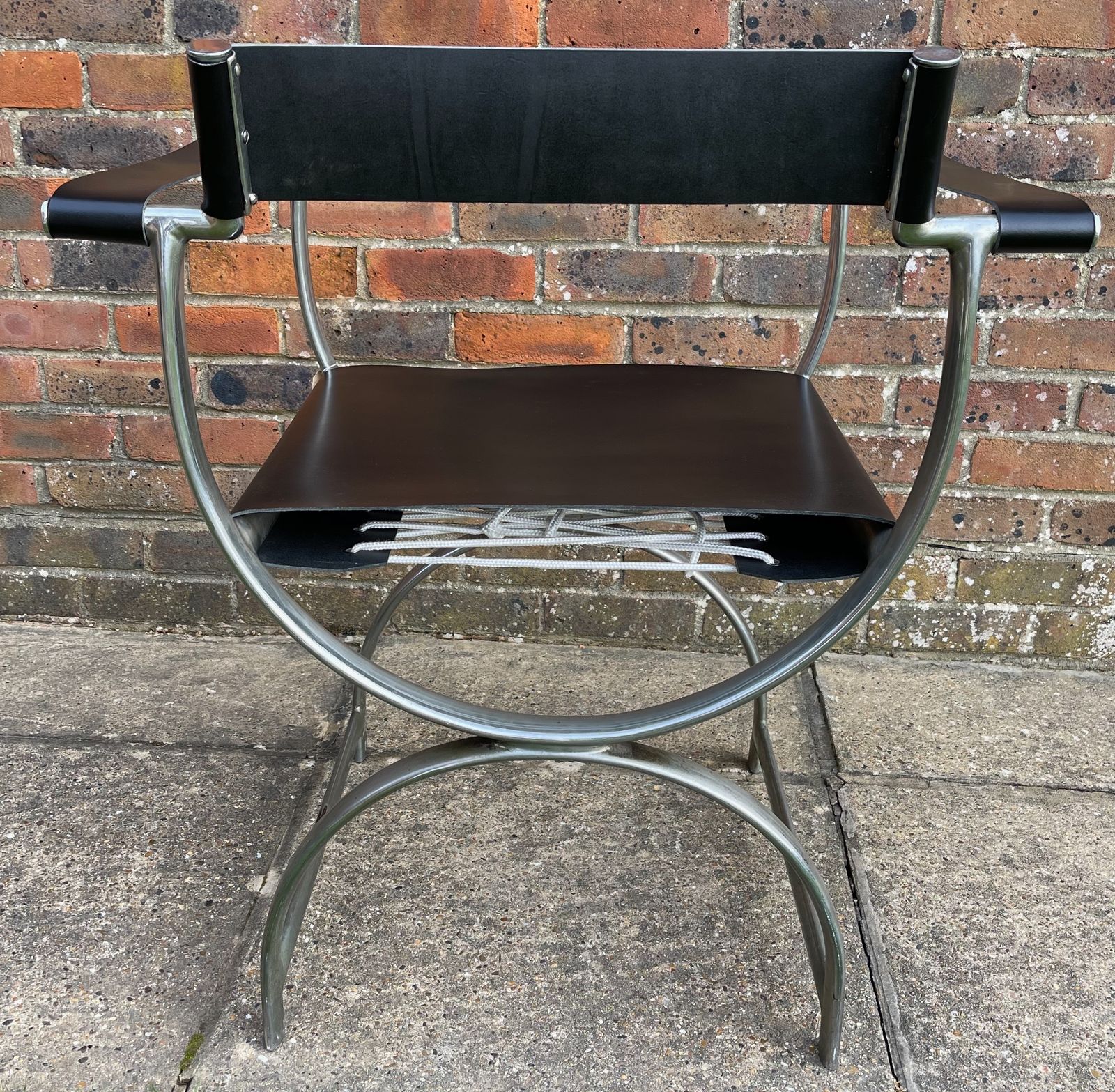 photo vinterior Ambrose Heal, A Rare Pair Of Original Heal's 1930s Chromium Plated Tubular Steel And Leather Roman Curule Chairs